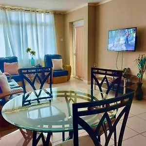 Apartment Hideaway At The Strathairn, Kingston