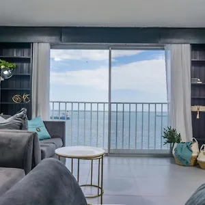Apartment Ocean Views At The Tower, Kingston